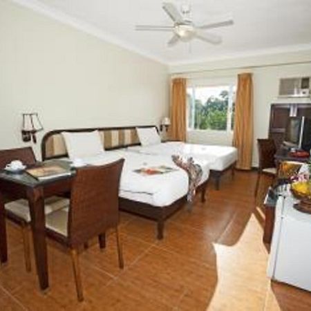 Egi Resort & Hotel Lapu-Lapu City Exteriör bild