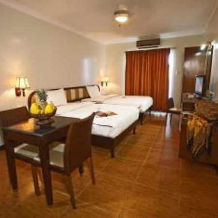 Egi Resort & Hotel Lapu-Lapu City Exteriör bild