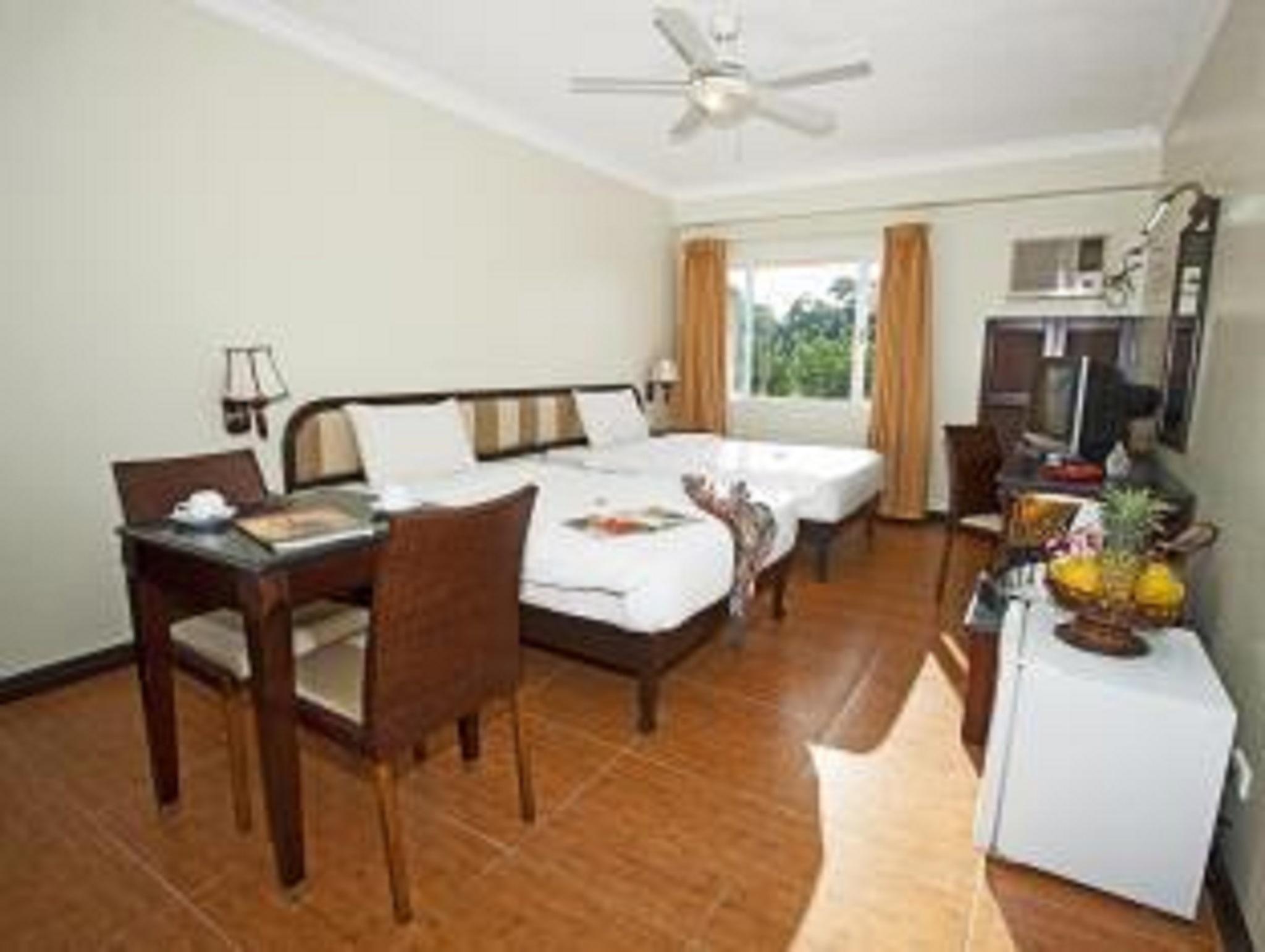 Egi Resort & Hotel Lapu-Lapu City Exteriör bild