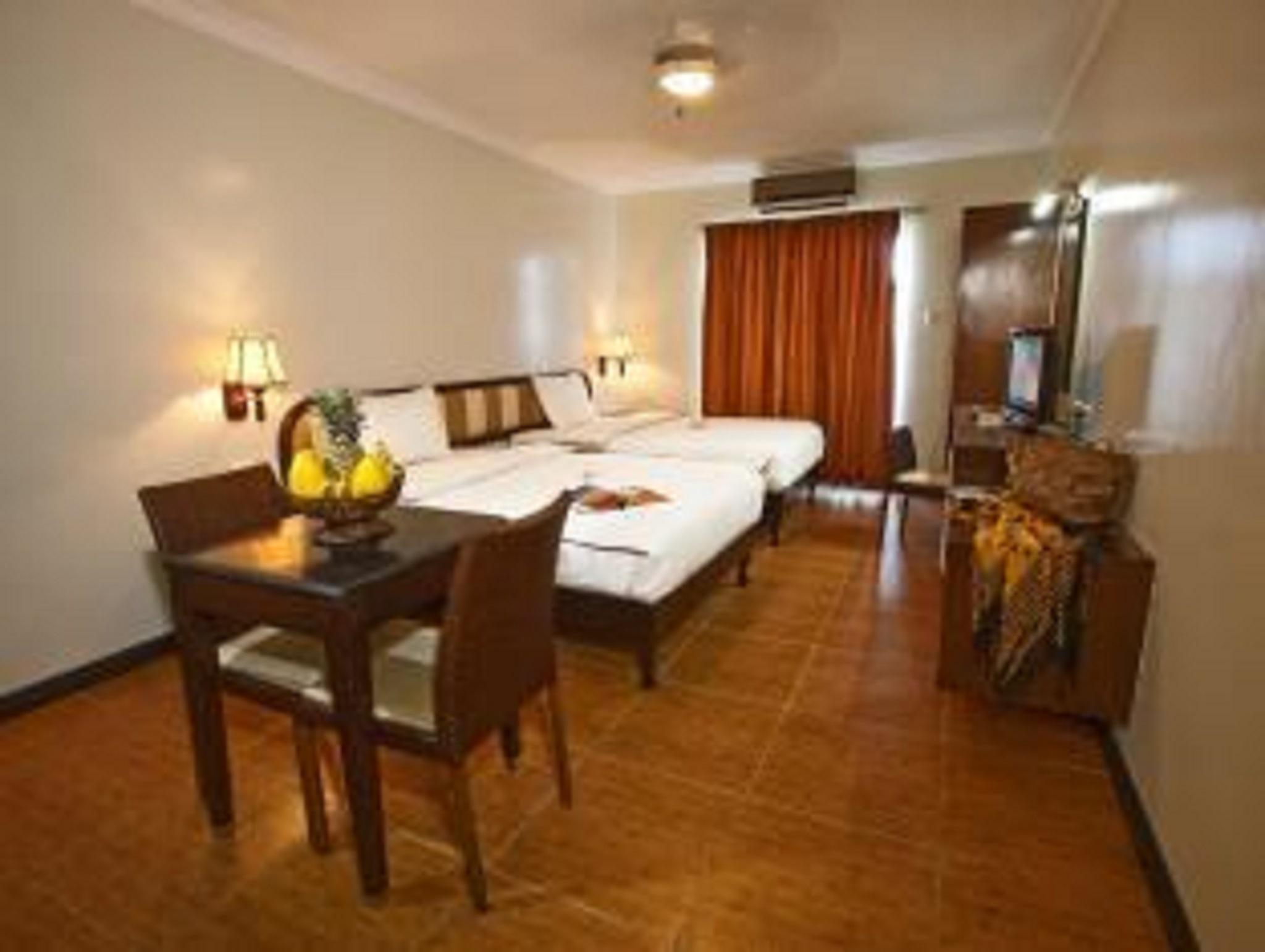 Egi Resort & Hotel Lapu-Lapu City Exteriör bild