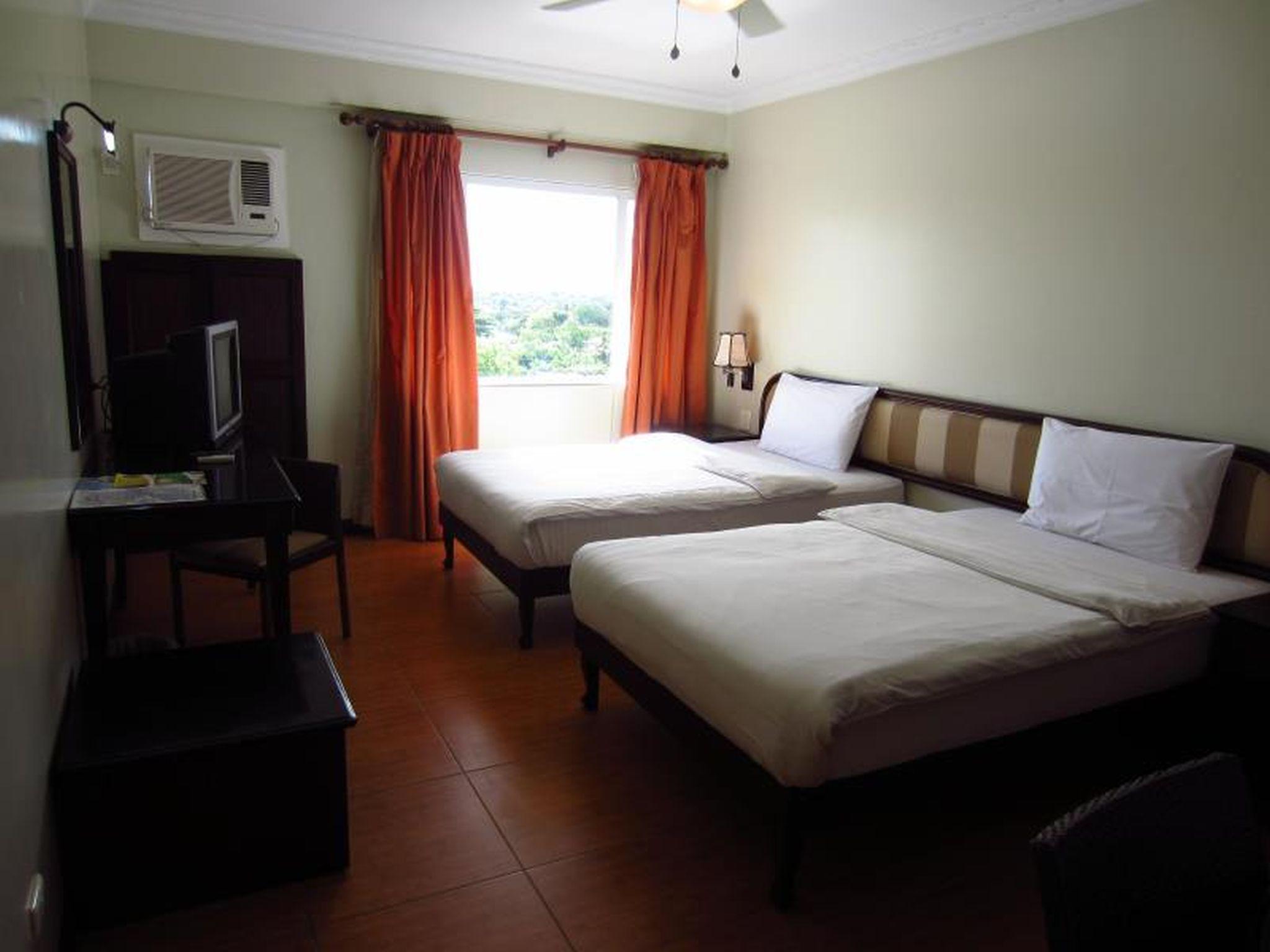 Egi Resort & Hotel Lapu-Lapu City Exteriör bild