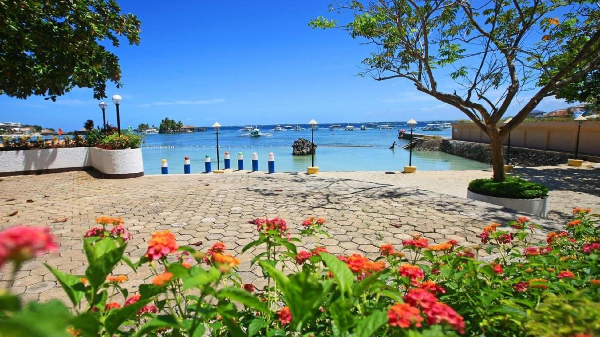 Egi Resort & Hotel Lapu-Lapu City Exteriör bild