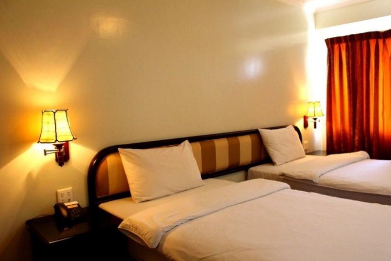 Egi Resort & Hotel Lapu-Lapu City Exteriör bild