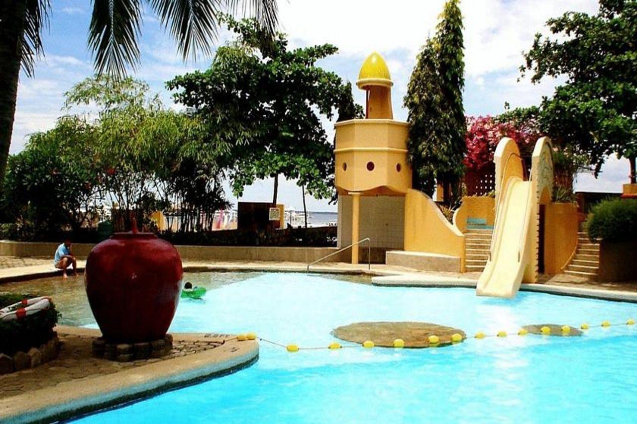 Egi Resort & Hotel Lapu-Lapu City Exteriör bild