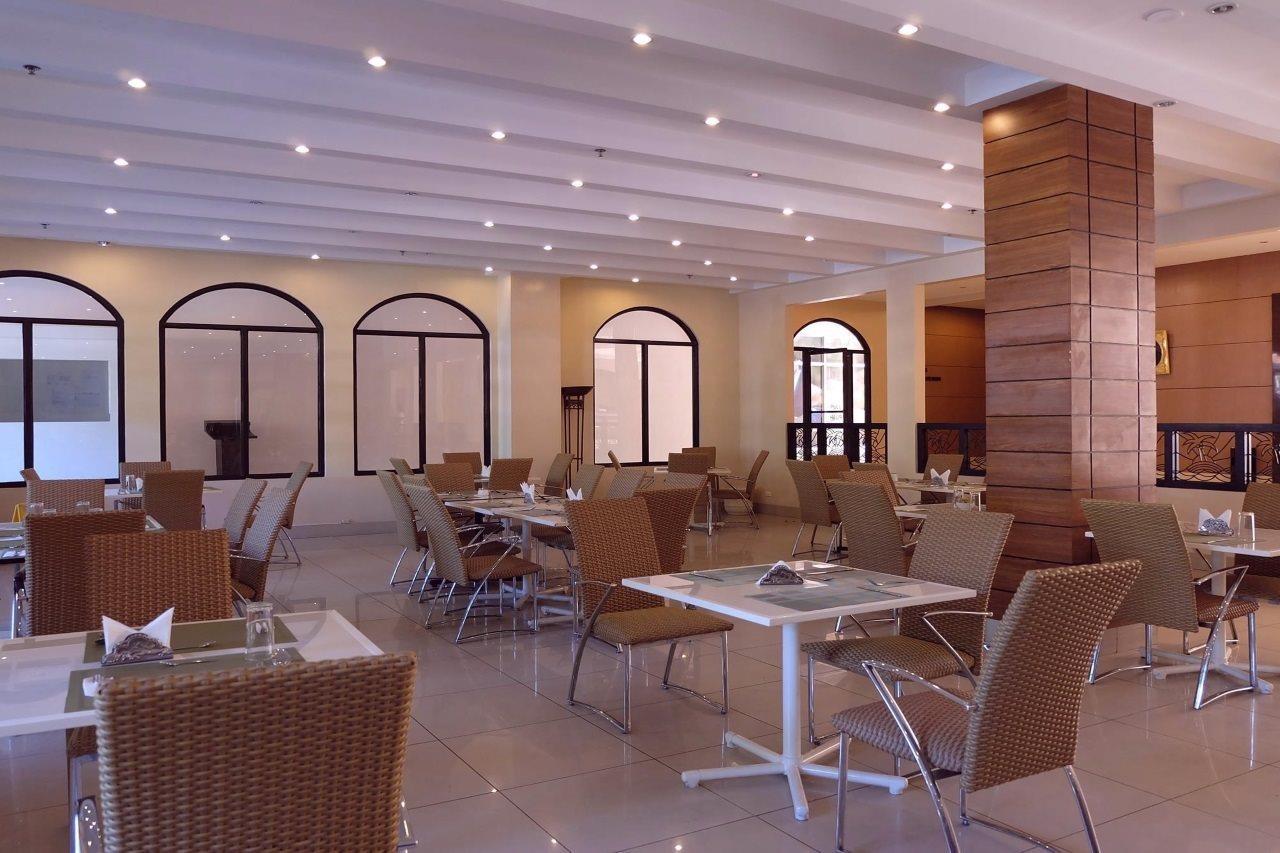 Egi Resort & Hotel Lapu-Lapu City Exteriör bild