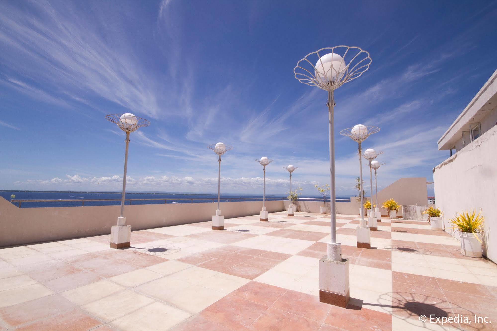 Egi Resort & Hotel Lapu-Lapu City Exteriör bild