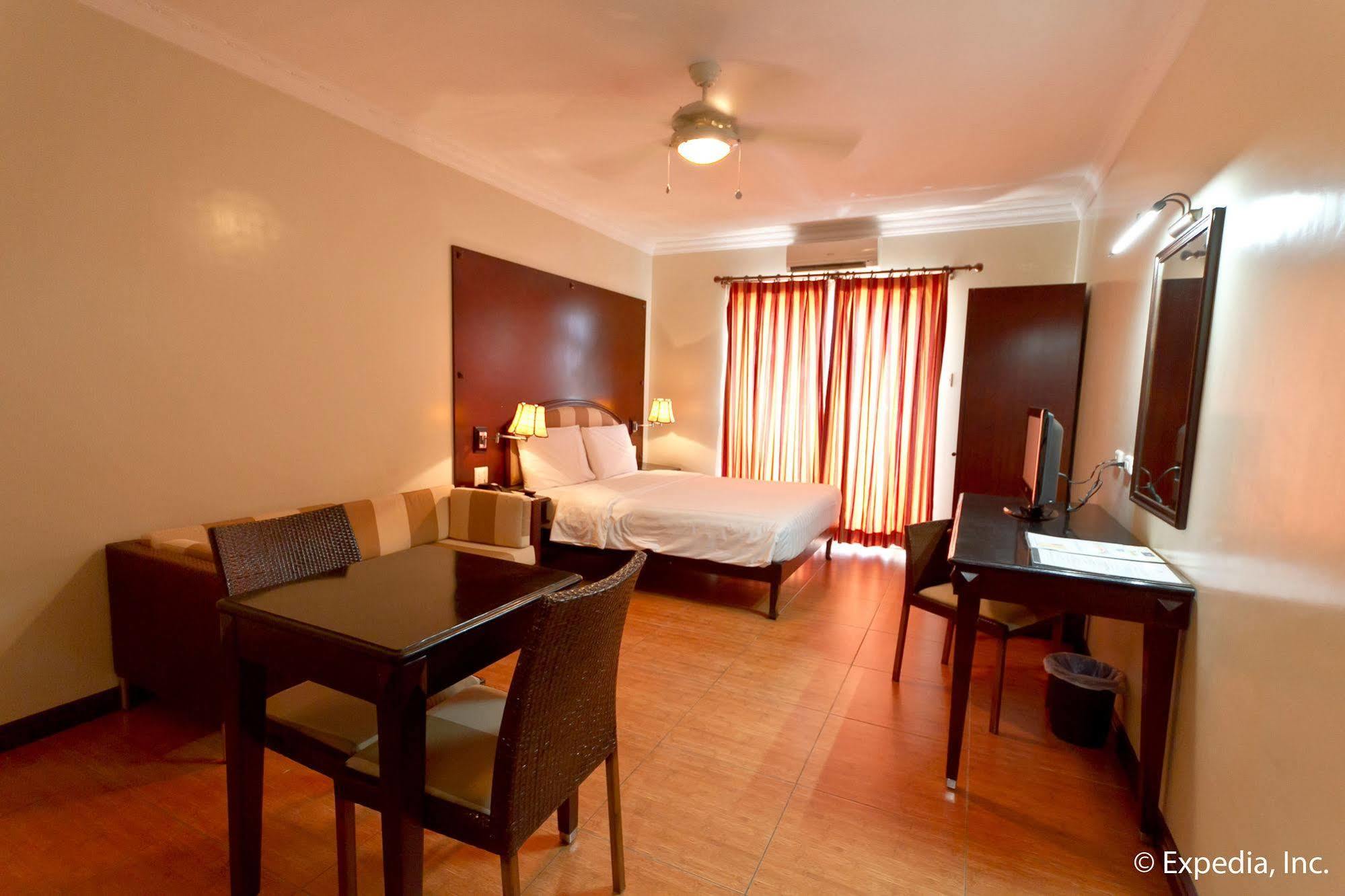 Egi Resort & Hotel Lapu-Lapu City Exteriör bild