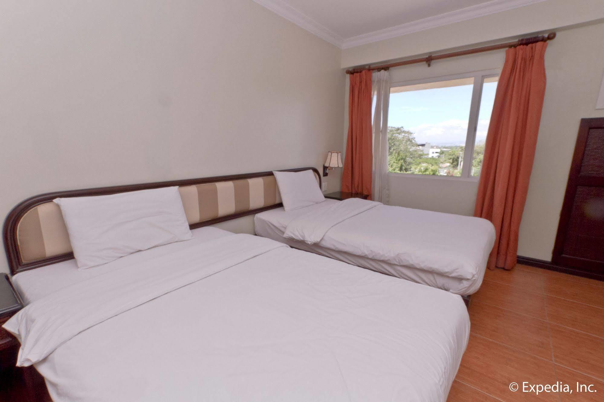 Egi Resort & Hotel Lapu-Lapu City Exteriör bild