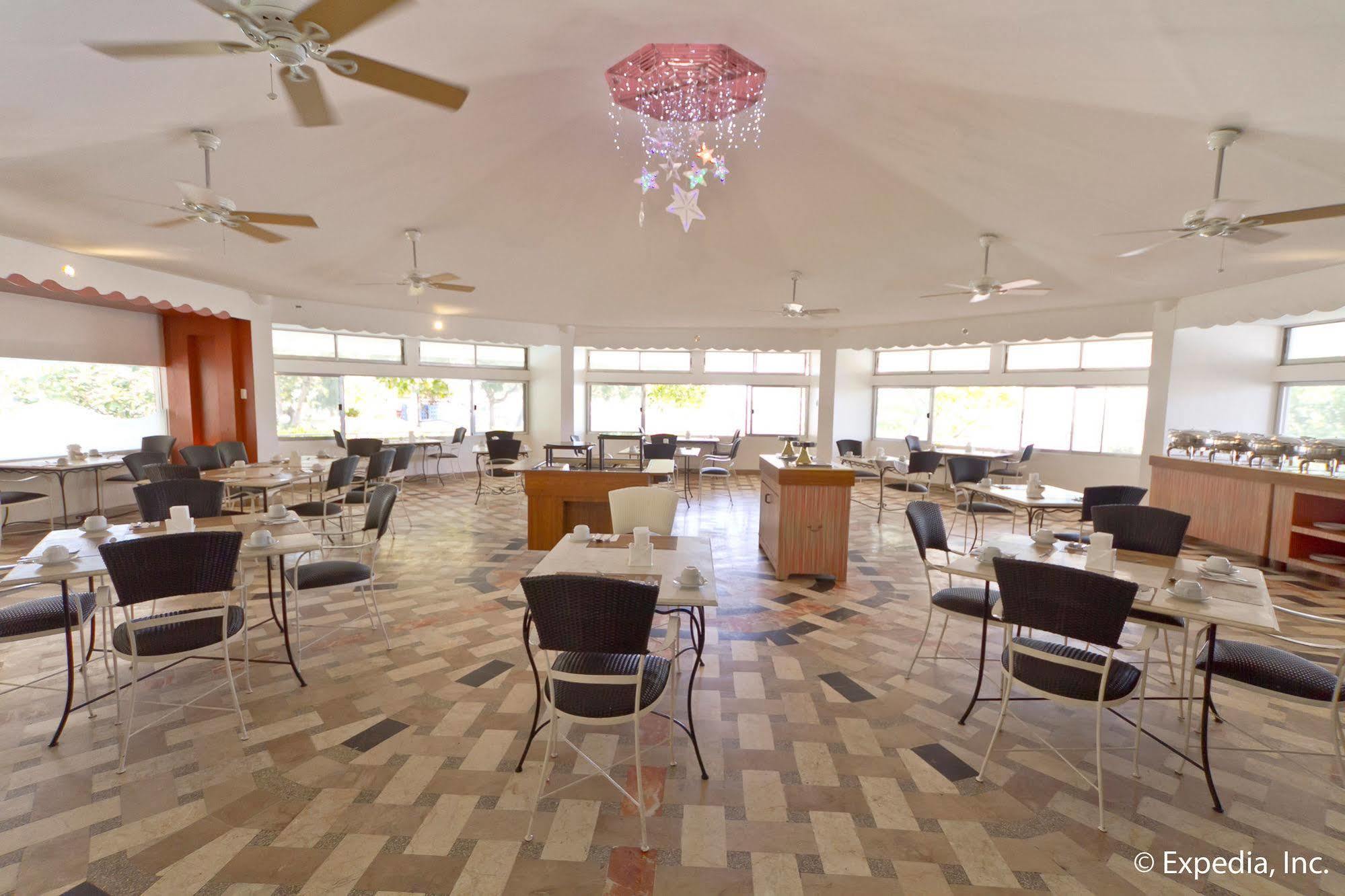 Egi Resort & Hotel Lapu-Lapu City Exteriör bild