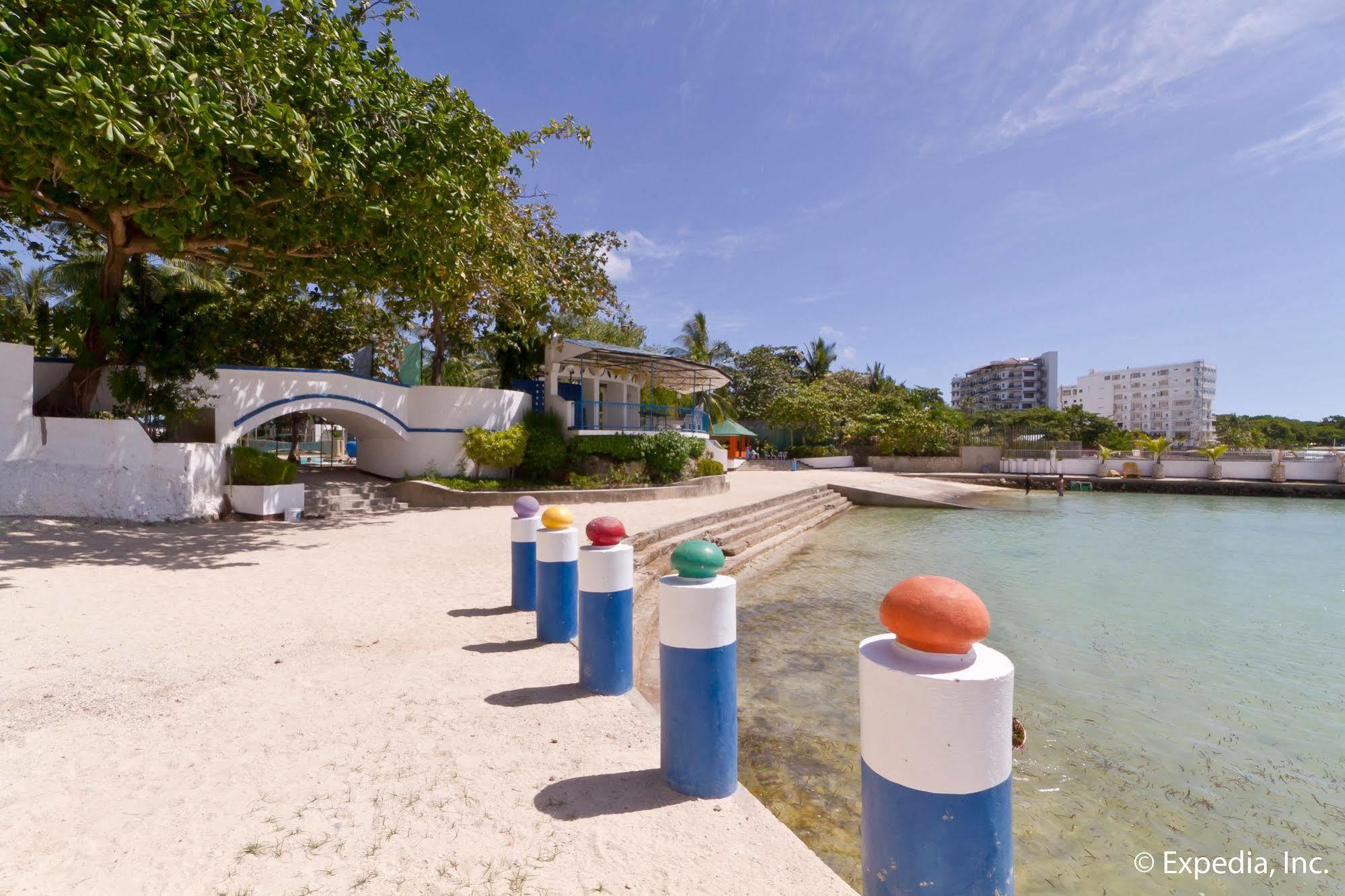 Egi Resort & Hotel Lapu-Lapu City Exteriör bild