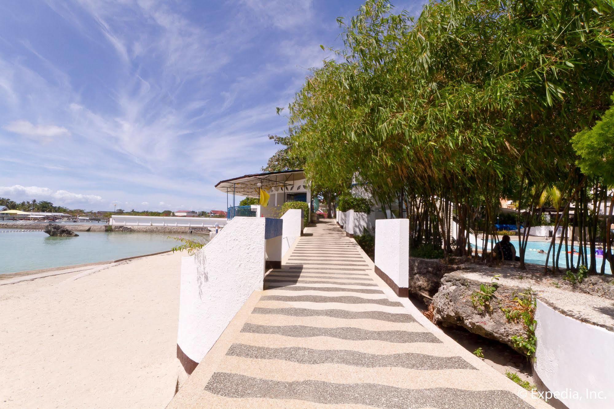 Egi Resort & Hotel Lapu-Lapu City Exteriör bild