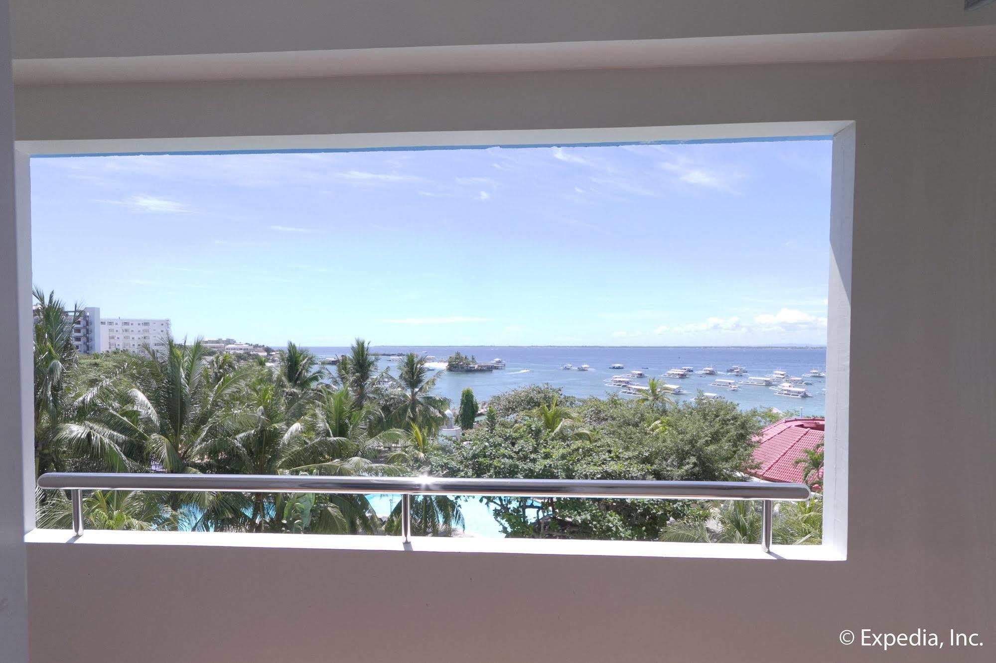 Egi Resort & Hotel Lapu-Lapu City Exteriör bild