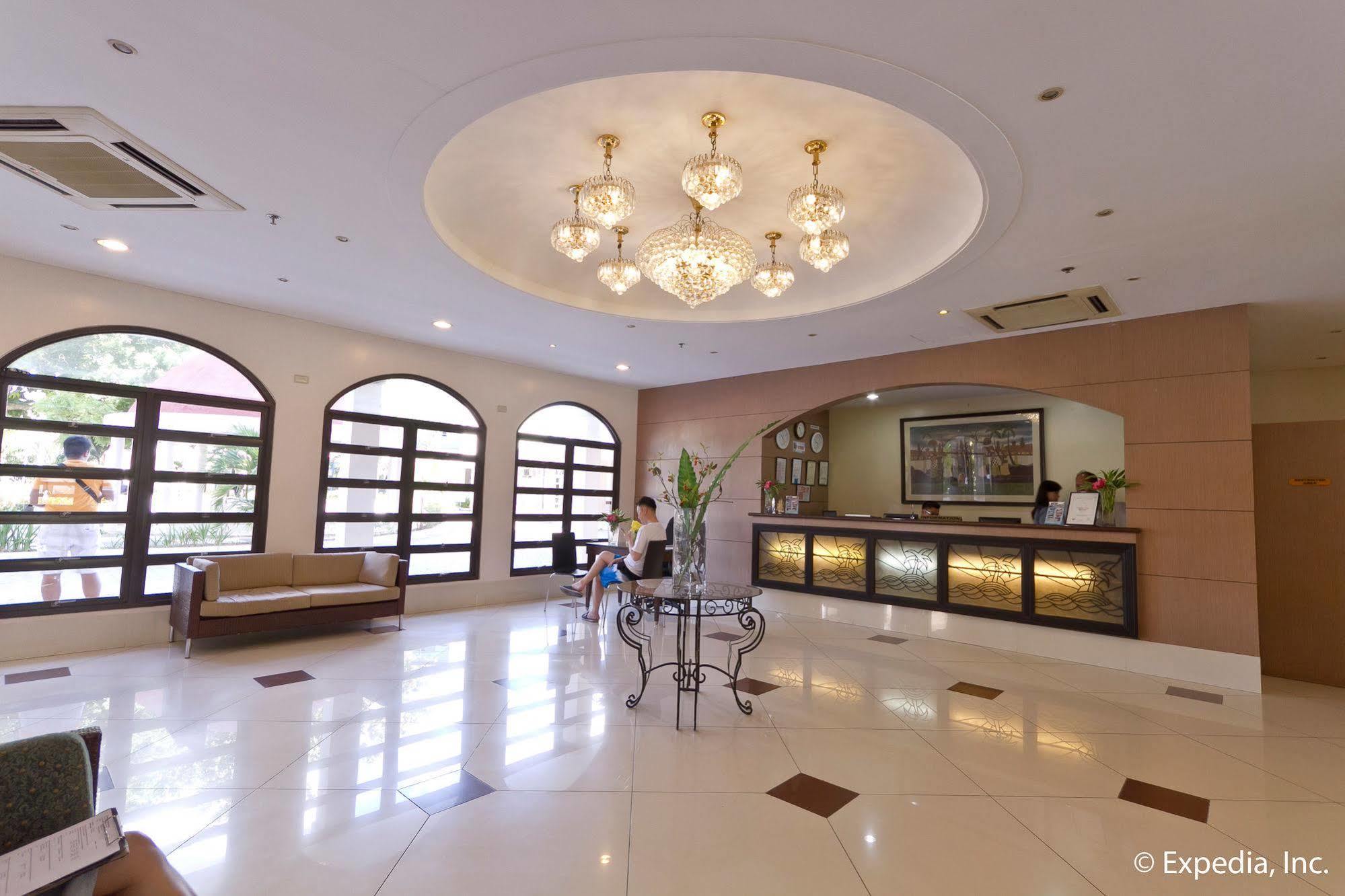 Egi Resort & Hotel Lapu-Lapu City Exteriör bild