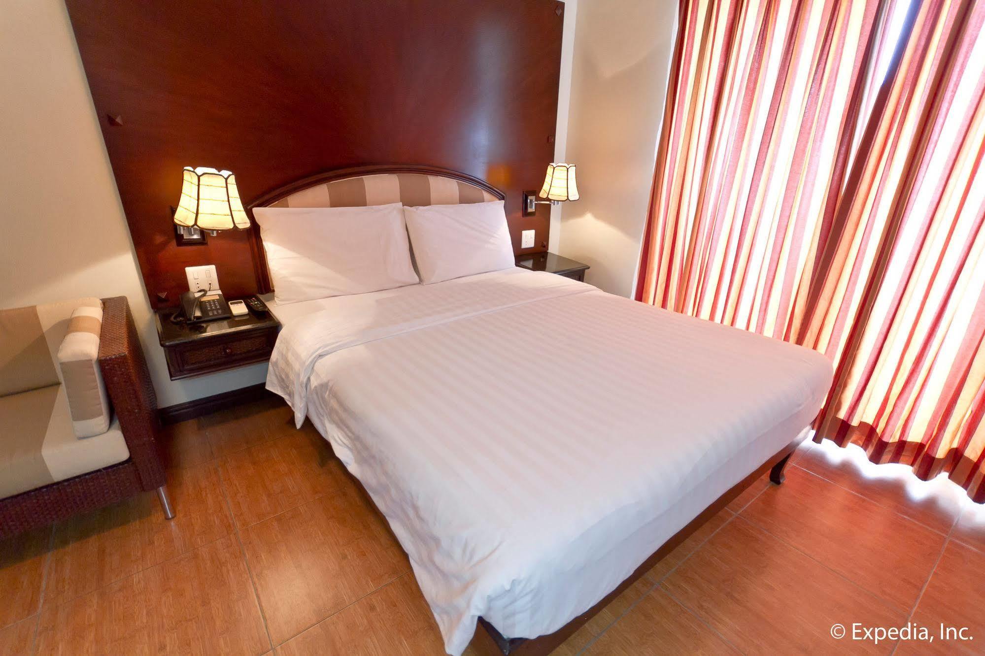 Egi Resort & Hotel Lapu-Lapu City Exteriör bild