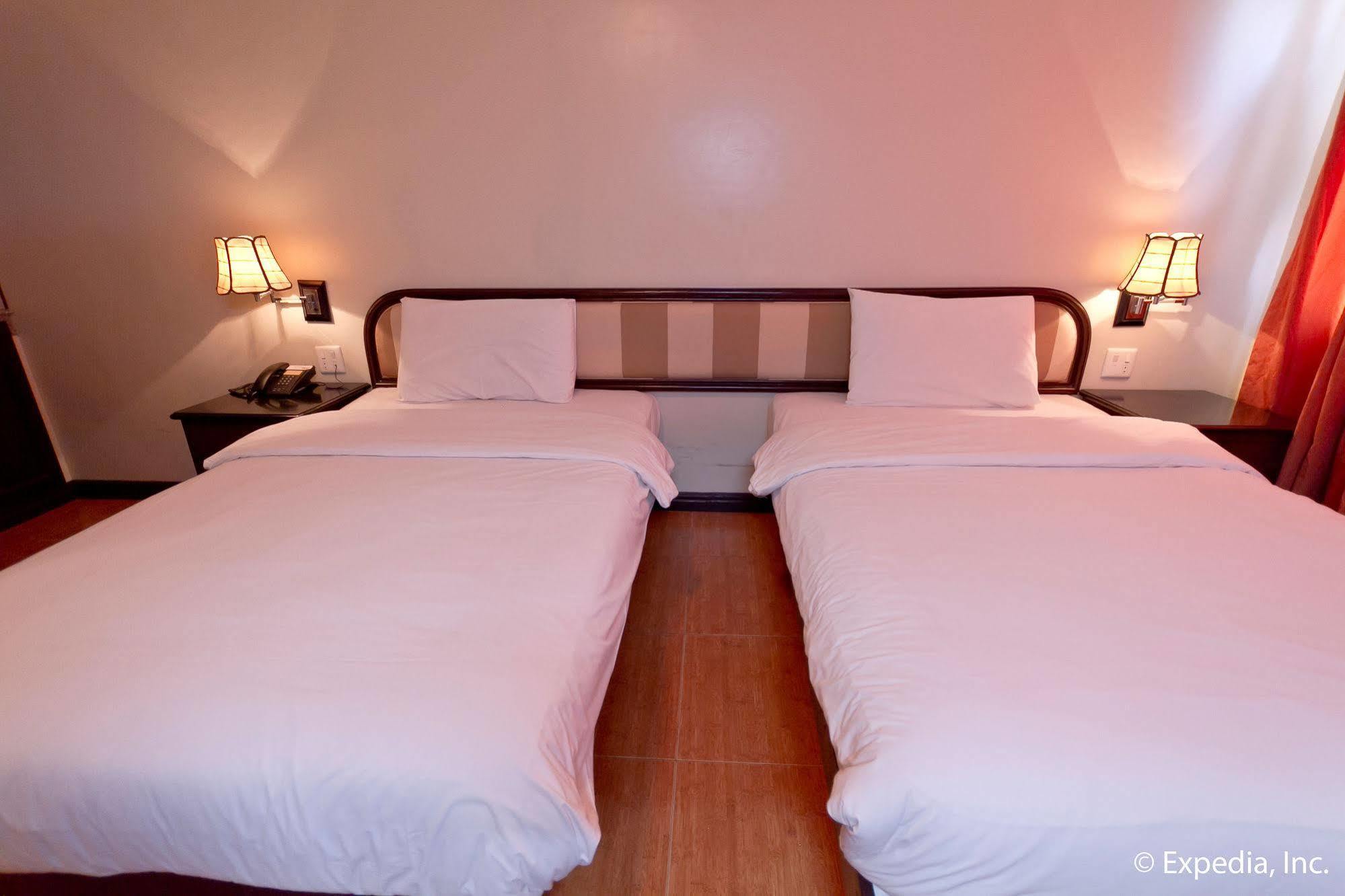 Egi Resort & Hotel Lapu-Lapu City Exteriör bild