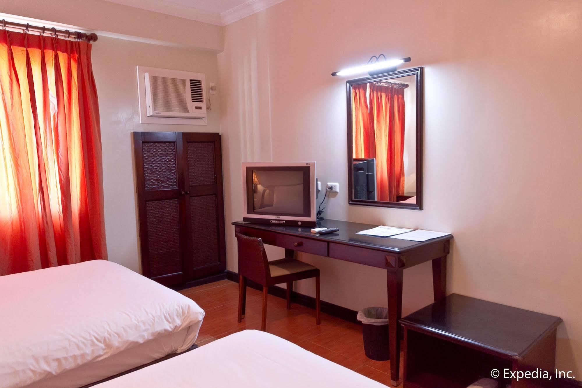 Egi Resort & Hotel Lapu-Lapu City Exteriör bild