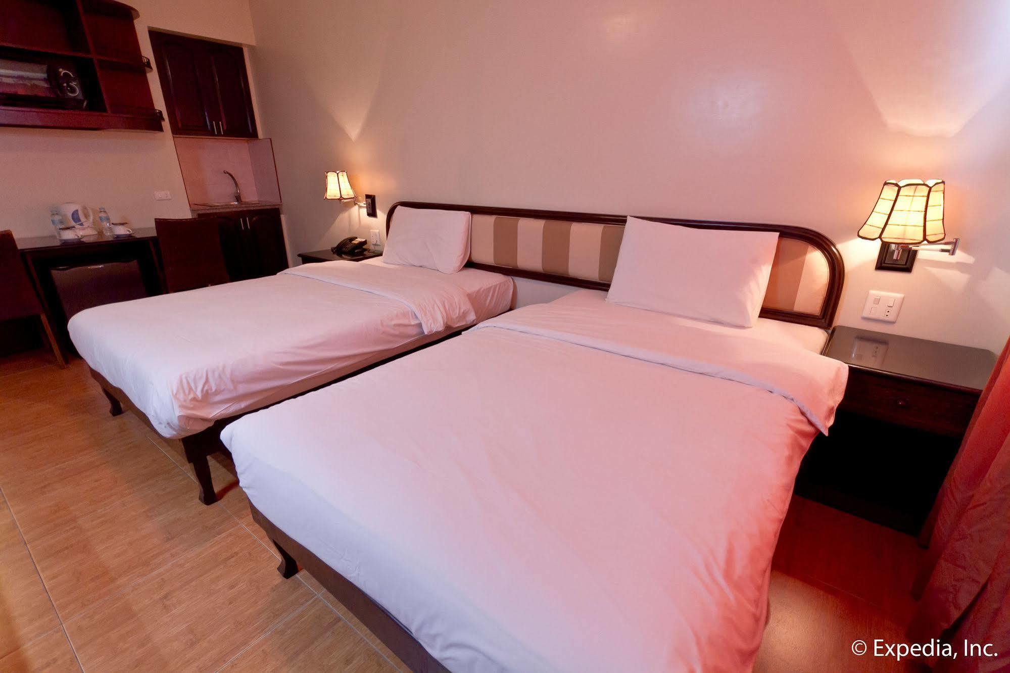 Egi Resort & Hotel Lapu-Lapu City Exteriör bild