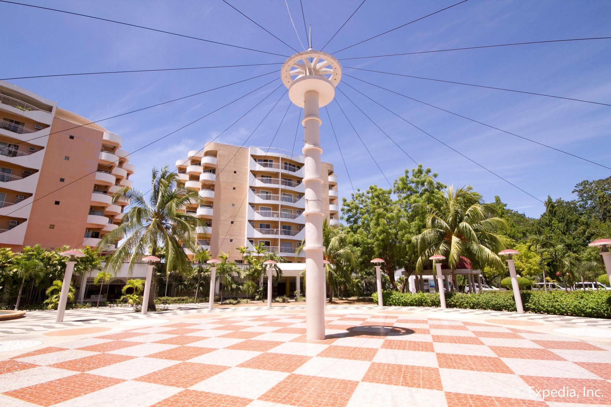 Egi Resort & Hotel Lapu-Lapu City Exteriör bild