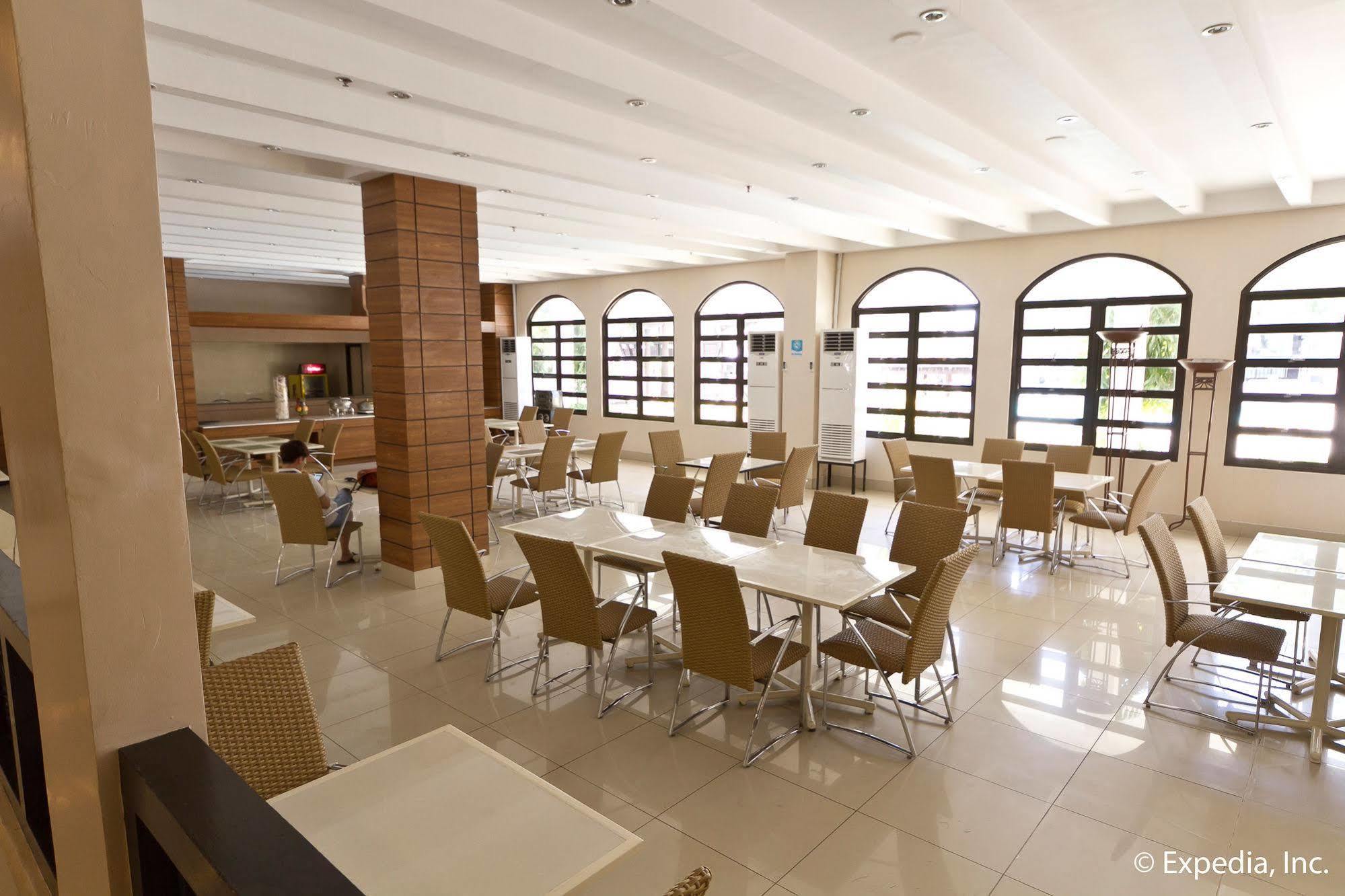 Egi Resort & Hotel Lapu-Lapu City Exteriör bild