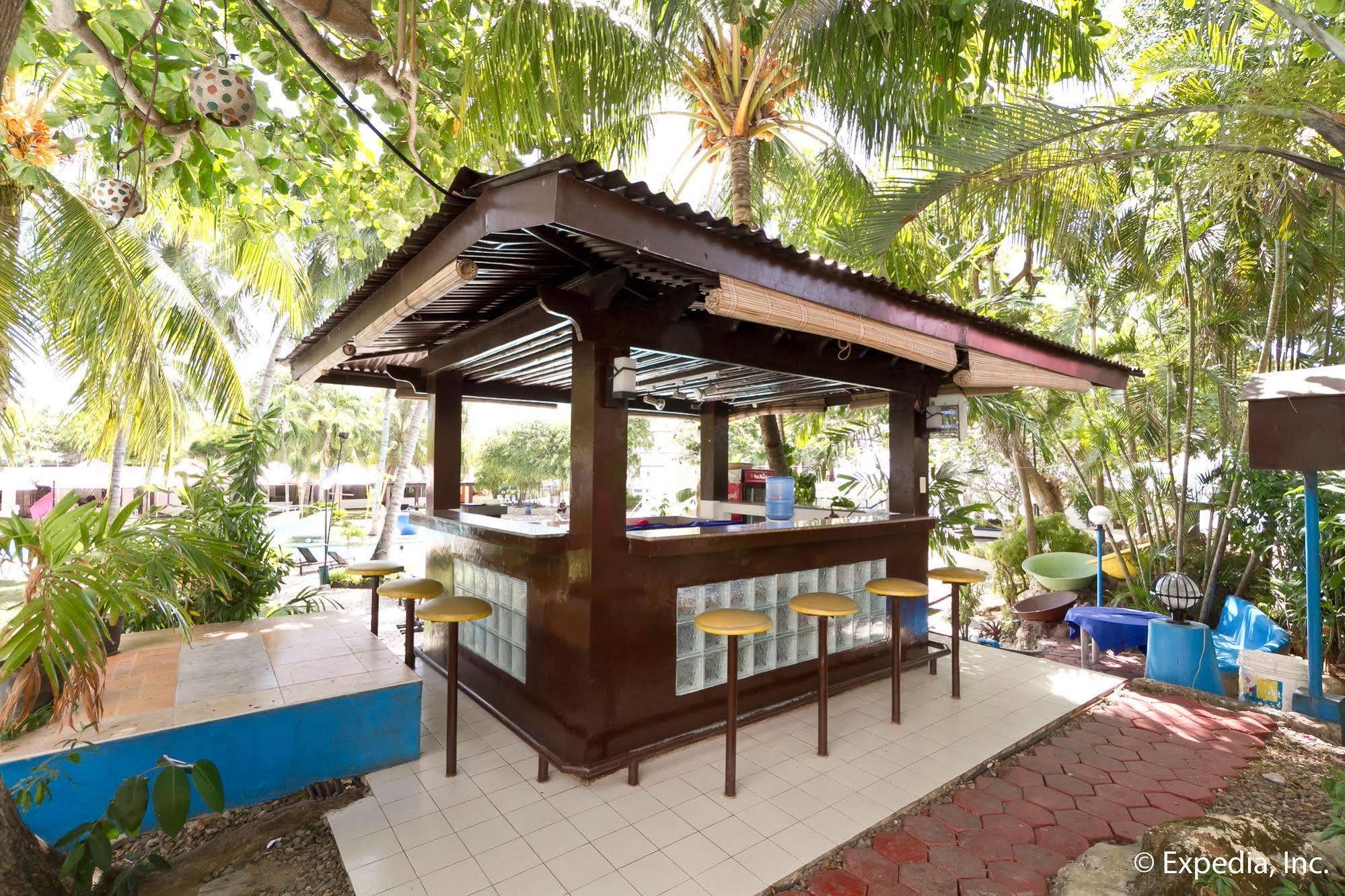 Egi Resort & Hotel Lapu-Lapu City Exteriör bild